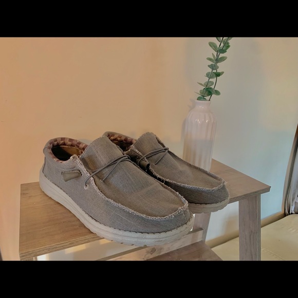 Comes from a pet free home. Only worn once, wife ordered a size too small. - Picture 1 of 2